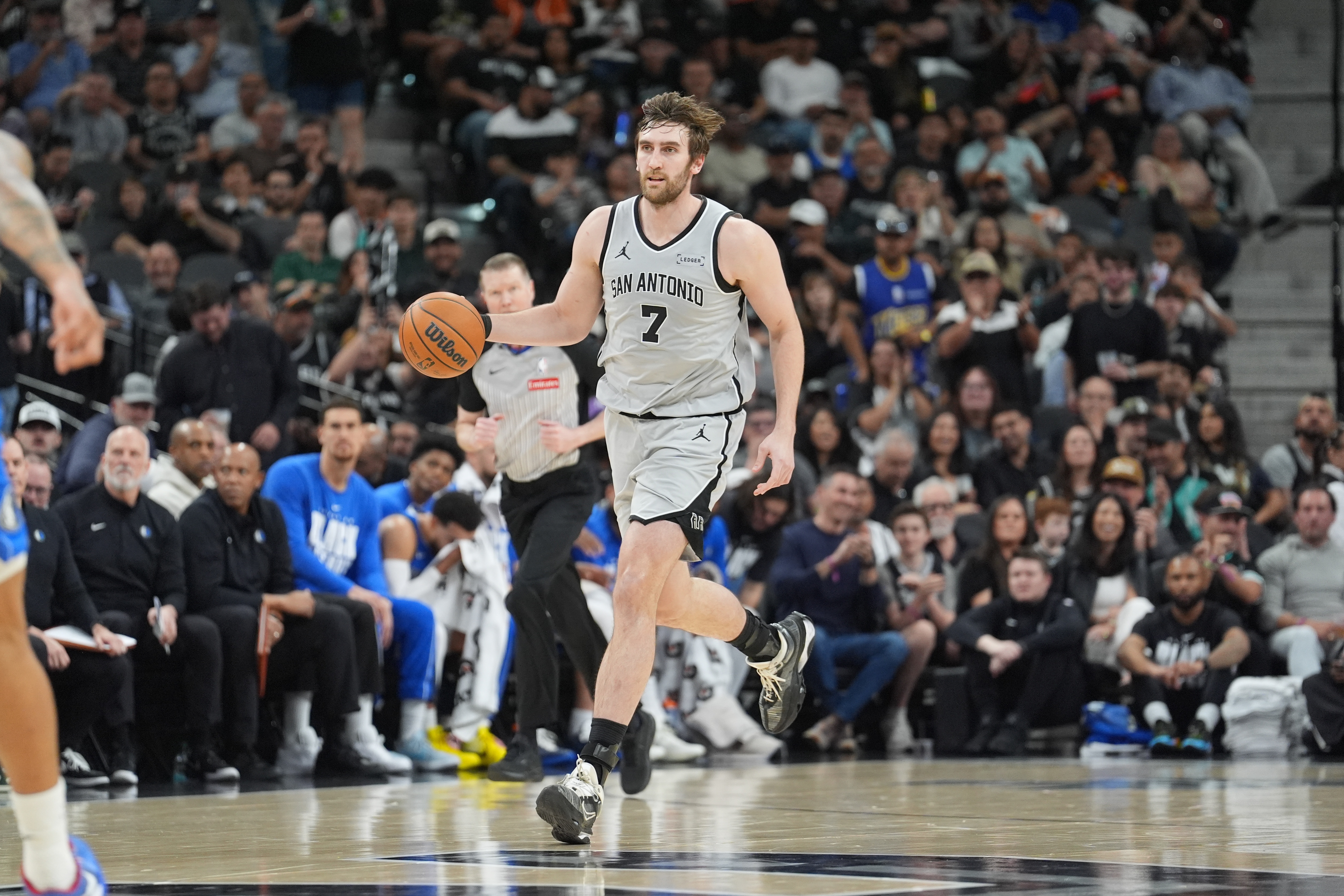 世界杯比赛时间-科内特呼吁老鹰取消和脱衣舞俱乐部的合作：NBA应致力于尊重女性