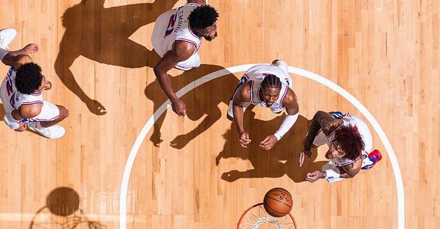 世界杯开赛时间-马克西33分恩比德27+8+4+2 76人轻取猛龙